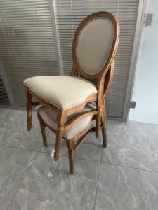 Chaise <span class=keywords><strong>Louis</strong></span> <span class=keywords><strong>XV</strong></span> <span class=keywords><strong>de</strong></span> <span class=keywords><strong>style</strong></span> français en résine avec texture bois - Product Image 6