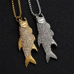 สร้อยคอจี้รูปปลาประดับเพชรชุบทอง ดีไซน์สวยงาม ทำจากสแตนเลสอย่างดี - Product Image 3