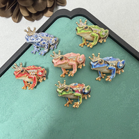 Broche de luxe sur le thème du prince grenouille, bijoux à la mode unisexes, accessoires de fête, cadeau