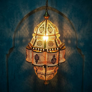 Lanterne suspendue en métal de grande taille en laiton AK avec design marocain dans une lanterne à bougie finie antique pour la décoration intérieure/décor d'hôtel - Product Image 3
