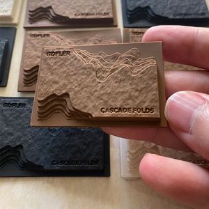 Etiquetas de PVC con Logotipo Personalizado para Ropa y Gorras, Adhesivas en 3D, de Goma, Silicona, con Letras en Relieve, Termoadhesivas para Niños - Product Image 1