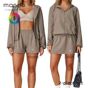 Легкая дышащая Спортивная одежда для бега с логотипом на заказ, Женская куртка и шорты на молнии с длинным рукавом - Product Image 1