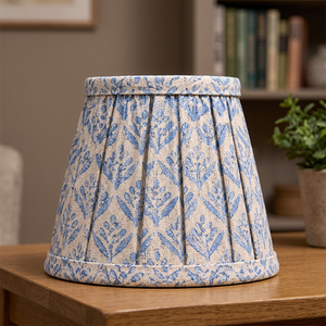 Abat-jour en lin naturel bleu botanique |   Abat-jour plissé imprimé pour une éclairage élégante de la décoration intérieure - Product Image 3