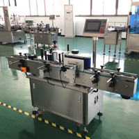 Machine d'étiquetage ronde pour étiquettes enveloppantes latérales sur produits cylindriques pour l'alimentation et l'habillement pour l'emballage en verre et en bois