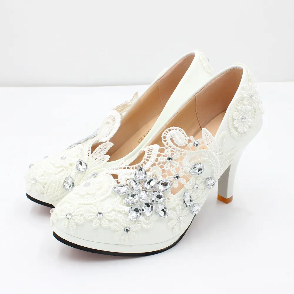 S5842F جديد عالي الجودة الأكثر مبيعًا حذاء زفاف أنيق أبيض بكعب عالٍ للعروس برأس مستدير من الدانتيل وحجر الراين للعروس