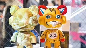 Guangzhou Namchi Factory Made Fiberglass Electroplate BearBrick Home Decoration Statue <strong>Kaw</strong> Figure <strong>Sculpture</strong> - Product Image 5