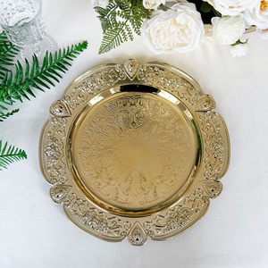 Décoration de table de mariage moderne et luxueuse, assiettes rondes dorées de 13 pouces avec bordure en relief - Product Image 2