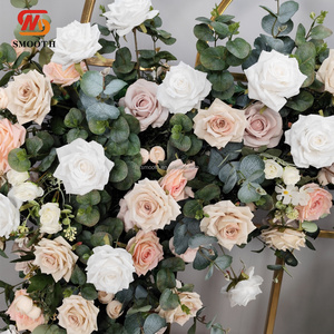Decoración de Boda Elegante, Camino de Mesa con Flores de Champán, Panel de Flores de Rosas Blancas y Plantas Verdes para Esquinas - Product Image 3