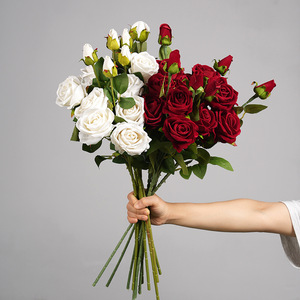 Rose artificielle en velours Greenway, 3 blanches, 5 rouges, tige entière, arrangement floral décoratif, ornement d'intérieur pour les fêtes et les festivals - Product Image 1