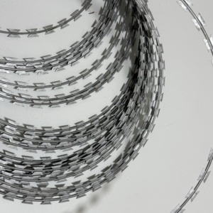 Fil <span class=keywords><strong>barbelé</strong></span> galvanisé, clôture de sécurité résistante aux intempéries pour cour de stockage, usine et sécurité périmétrique - Product Image 2