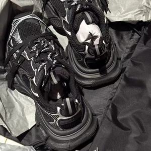 Zapatos de Caminar de Diseño de Lujo MQqueen 2025, Originales de Fábrica, con Suela Gruesa, Cierre de Cordones, Punta Cerrada, Entresuela de Malla y Antiolor - Product Image 2