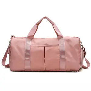 Tas ransel olahraga dengan kompartemen sepatu saku basah, tas Duffel Gym perjalanan logo kustom untuk wanita pria merah muda