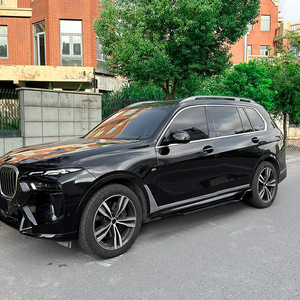 Jupes latérales Amp-Z pour BMW X7 G07 M Sport 2019+ finition noire piano, texture fibre de carbone, finition mate, kit carrosserie - Product Image 2