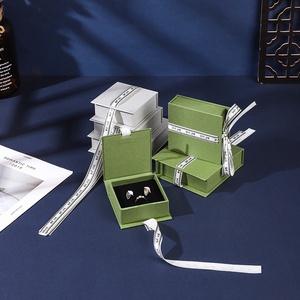 Caja de Anillos de Terciopelo Rectangular de Lujo con Logotipo Personalizado para Boda, Caja de Anillos de Compromiso de Color Sólido con Doble Ranura |   Estuche de Regalo para Propuesta de Matrimonio - Product Image 3
