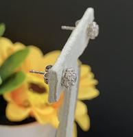 Boucles d'oreilles en argent sterling 925 en forme de fleur avec taille brillante ronde pour femmes, idéales pour le quotidien et les rendez-vous, vente en gros