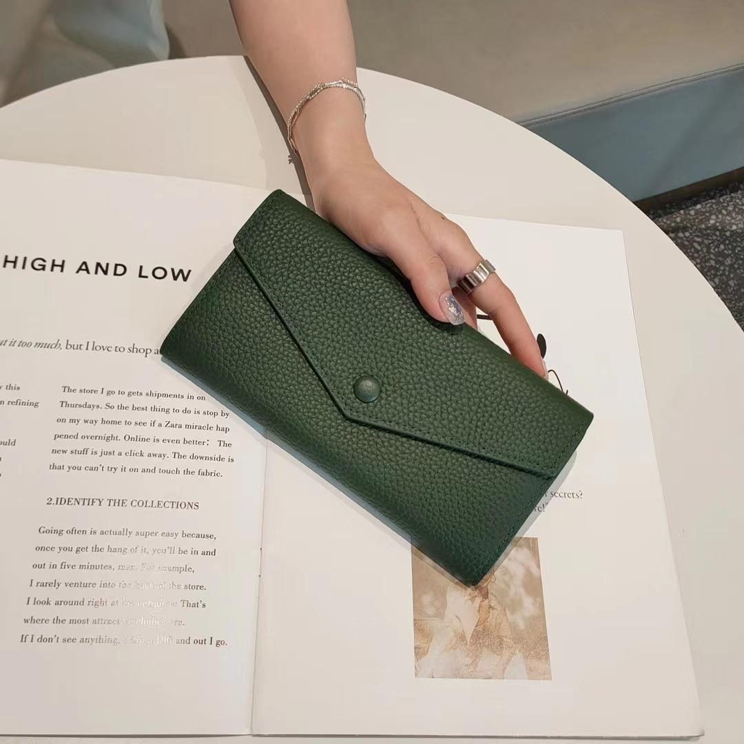 สีเขียว