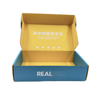 Boîte cadeau de luxe pour chaussures et vêtements avec logo personnalisé en relief, boîte d'expédition en carton ondulé avec design recyclable, couleur personnalisée