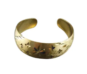 Venta al por mayor de brazaletes de oro de arabia Saudita diseño de joyas de imitación, pulsera de puño de oro ancho brazaletes de cobre de latón