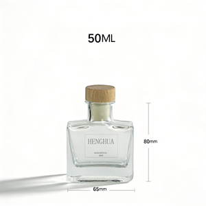 Bottiglia di Vetro Quadrata Piatta da 50ml a Prova di Perdite, Vuota, Personalizzabile per Whisky e Brandy, Vendita all'Ingrosso - Product Image 1