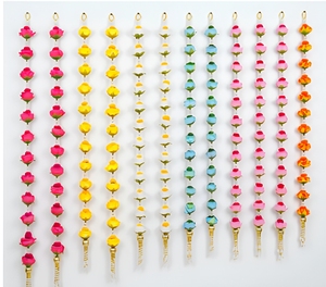 Décoration murale bohème en fleurs de papier avec pompons pour salon, mariage, design floral multicolore - Product Image 1