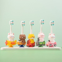 Brosse à dents pour enfants en gros d'usine avec poils ultra-doux personnalisés, manche en PP coloré, brosse à dents pour enfants pour les soins bucco-dentaires