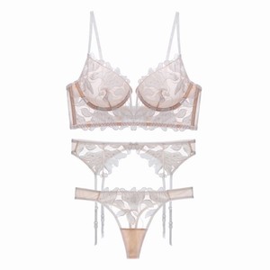 Ensemble de lingerie pour femme en dentelle et élasthanne, comprenant soutien-gorge push-up à décolleté plongeant, <span class=keywords><strong>porte</strong></span>-jarretelles et culotte, avec bonnets moulés ultra-fins, respirant et offrant un maintien léger - Product Image 3
