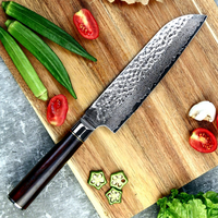 Couteau de chef moderne minimaliste à finition martelée de 7 pouces, manche en bois de rose, pour trancher, couper en dés, la viande, couteau Santoku Damas VG10 à 67 couches