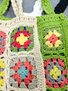 Sac à main en <span class=keywords><strong>crochet</strong></span> <span class=keywords><strong>granny</strong></span> square fait main en gros, sac fourre-tout coloré en patchwork pour femmes - Product Image 4