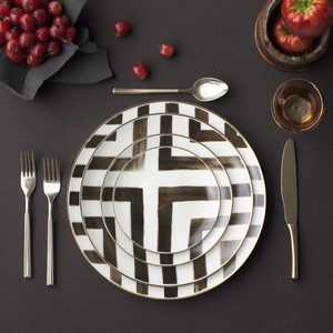 Assiettes de présentation écologiques à bord doré, rayées <span class=keywords><strong>noir</strong></span> <span class=keywords><strong>et</strong></span> <span class=keywords><strong>blanc</strong></span>, en porcelaine fine, pour mariages - Product Image 1