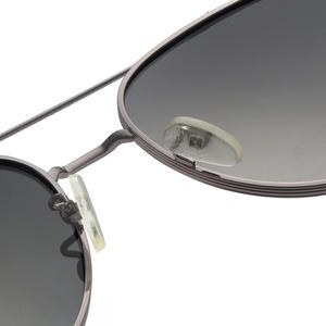 Gafas de Sol Grises Jack, Montura Completa, Lentes TAC con Protección UV400, Modelo 1243, Estilo Moderno Unisex - Product Image 1