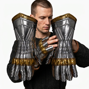 Gants de chevalier antiques en acier inoxydable plaqué or, objet de collection artistique - Product Image 3