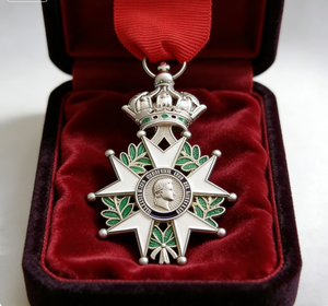 Medaglia a Stella Personalizzata di Alta Qualità, Distintivo Commemorativo 3D Smaltato con Corona per Souvenir, Premio d'Onore e Regalo da Collezione - Product Image 2