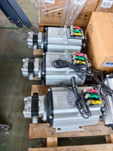 เครื่องชาร์จแบตเตอรี่รถยกใหม่ รุ่น 20641385 สำหรับใช้ในโรงงานผลิต - Product Image 1
