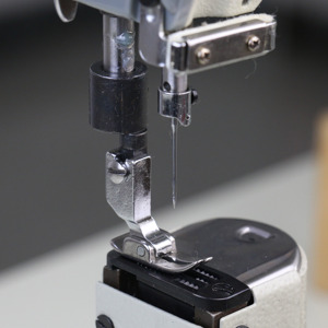 Single Needle Post Bed Lockstitch Máy May Túi Da 1-10Mm Max. May Độ Dày HK-810 Xi Lanh Cánh Tay May 2500 Vòng/phút - Product Image 6