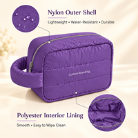 Sac de maquillage imperméable en nylon matelassé violet avec logo personnalisé, organisateur de cosmétiques de voyage avec poignée latérale et fermeture éclair, OEM ODM en gros