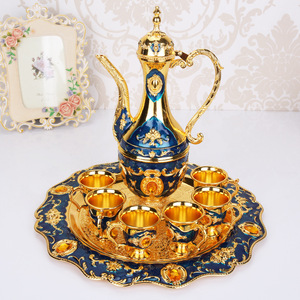 Botella vintage de estilo europeo, juego de vino ruso de estaño coloreado, juego de seis tazas de aleación. - Product Image 5