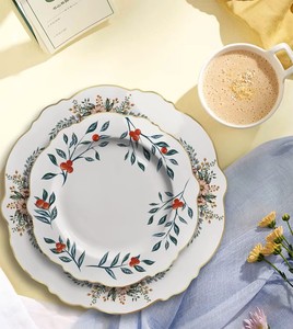 Ensemble d'assiettes à dîner en porcelaine fine nouveau Design assiettes à fleurs avec motif de luxe à bordure dorée pour la restauration événementielle - Product Image 2