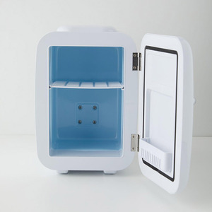 Custom Schattige <span class=keywords><strong>Mini</strong></span> Koelkast 4 Liter Draagbare Kleine 2024 Nieuwe Smalle Retro Schoonheid Koelkast Koelkast Voor Thuisgebruik