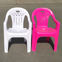 Fauteuil léger et imperméable en PE, empilable, pour patio, jardin, extérieur, plage, applicable aux hôtels, restaurants et magasins.