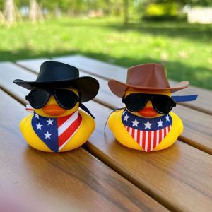 Non. 8 petits canards jaunes en plastique PVC à motif cœur, jouets aquatiques pour thé au lait, mini-écharpe, piscine pour enfants, interaction parent-enfant - Product Image 3