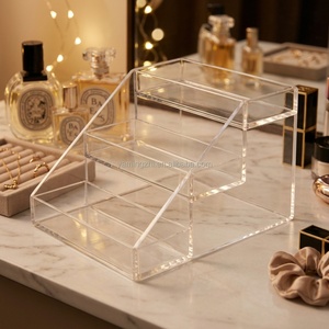 Exhibidor Acrílico de 3 Niveles para Joyería, Perfumes y Artículos de Boutique, Resistente al Amarilleamiento, con Estantes Transparentes - Product Image 4