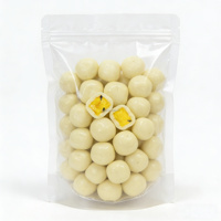 100% natuurlijke zoete witte chocolade bedekte gevriesdroogde biologische passievruchtballen van hoge kwaliteit OEM bulk snacks groothandel
