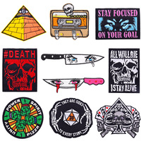 Patch brodé en forme de cœur de style gothique avec motif de crâne, adapté aux vestes, jeans, sacs, chapeaux, etc.