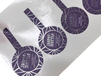 Autocollants adhésifs imperméables en vinyle avec logo en feuille d'argent personnalisée pour aliments pour animaux de compagnie, sucre, pain, collations, biscuits, pizza, salade, huile d'olive