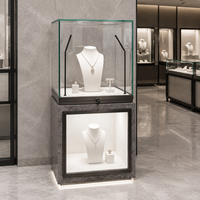 Vitrine de présentation de bijoux moderne en verre, éclairée, avec cadre noir pour magasin de bijoux haut de gamme