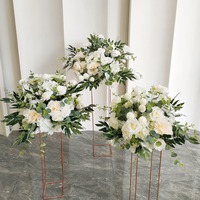 Bouquets européens, fleurs de table de mariage, aménagement de la scène de la cérémonie, fleurs de chemin de cérémonie, décoration de scène de hall d'exposition de mariage