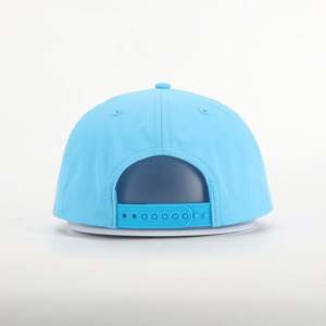 Gorra Deportiva Snapback Unisex de Nylon de Secado Rápido con Visera Plana, Logotipo de Parche Tejido Sin Estructura de Alta Calidad, Personalizada OEM BSCI - Product Image 5