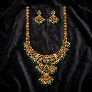 Conjunto de Collar de Lujo Ping Bling con Cuentas Verdes, Rubíes y Perlas, Estilo Templo AD Polki del Sur de la India, Joyería de Diseño con Acabado Dorado para Novias y Bodas - Product Image 3