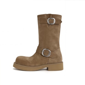 Bottines Chelsea en daim avec logo de marque personnalisé, style féminin, design rétro, bout rond, bottes de chevalier style plateforme avec semelle épaisse. - Product Image 6