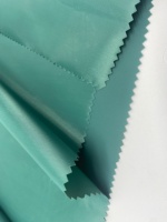 Tissu en taffetas 210T avec revêtement PU menthe, teinture unie, 100% polyester, avec traitement hydrofuge 12000 mm pour poncho/imperméable